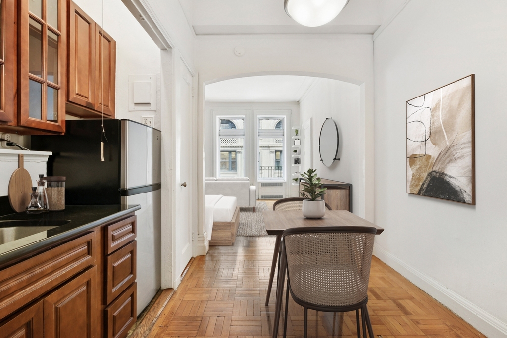 284 5th Avenue - Photo 2
