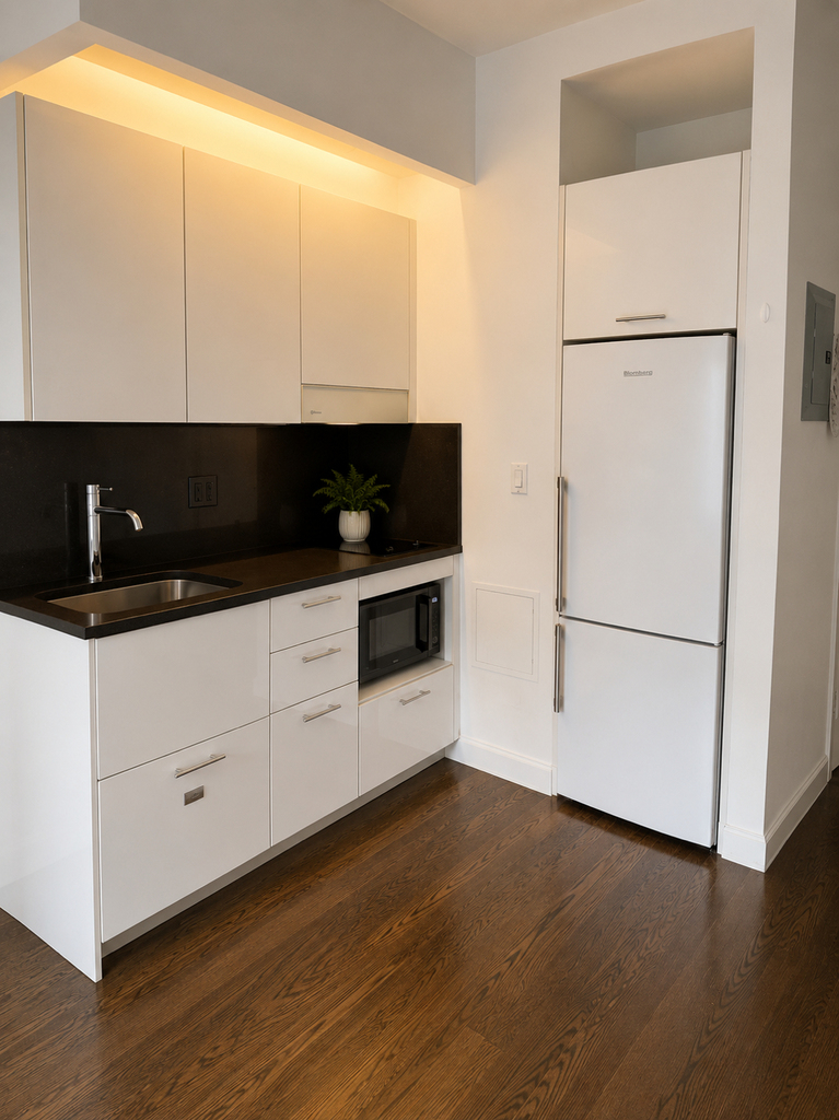  Broadway Avenue Studio - Photo 1