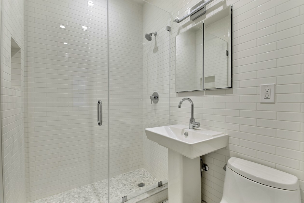 East 25th Street - Photo 3
