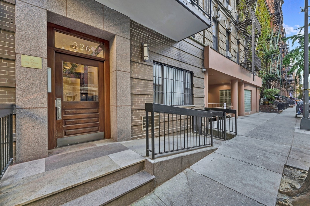 East 25th Street - Photo 9