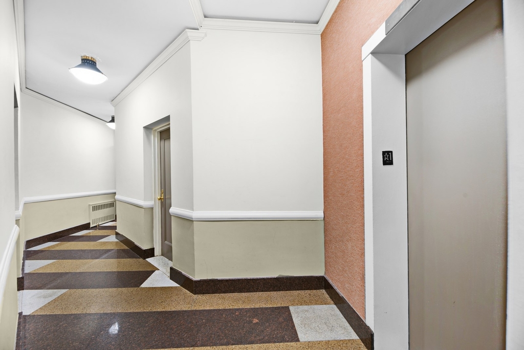 East 25th Street - Photo 10