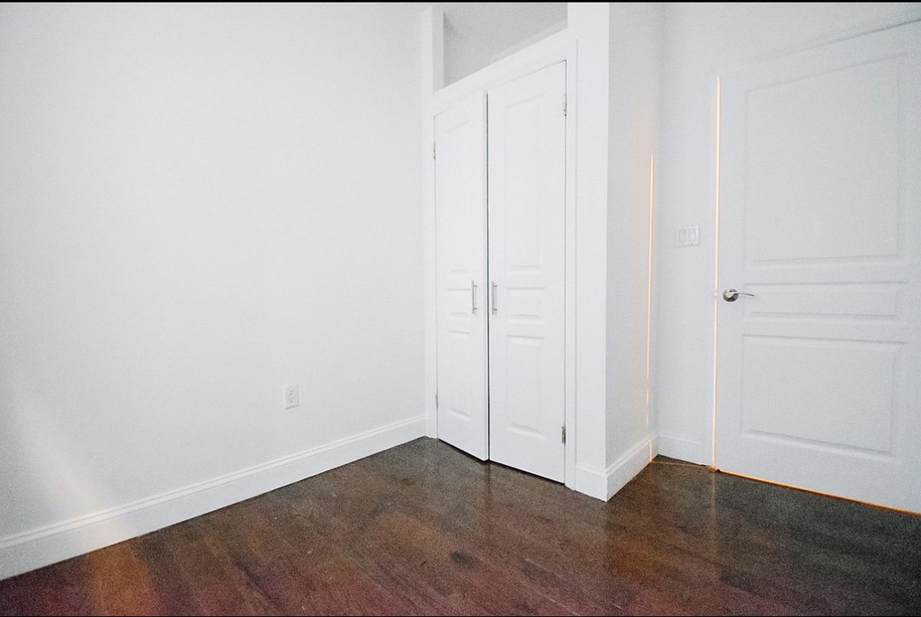 Claremont and Tiemann  - Photo 3