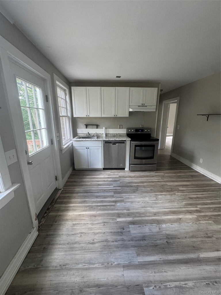 425 Landing Avenue - Photo 9