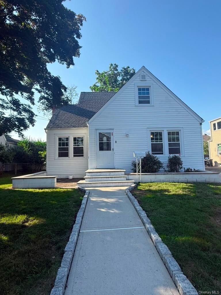 8 Herman Avenue - Photo 0