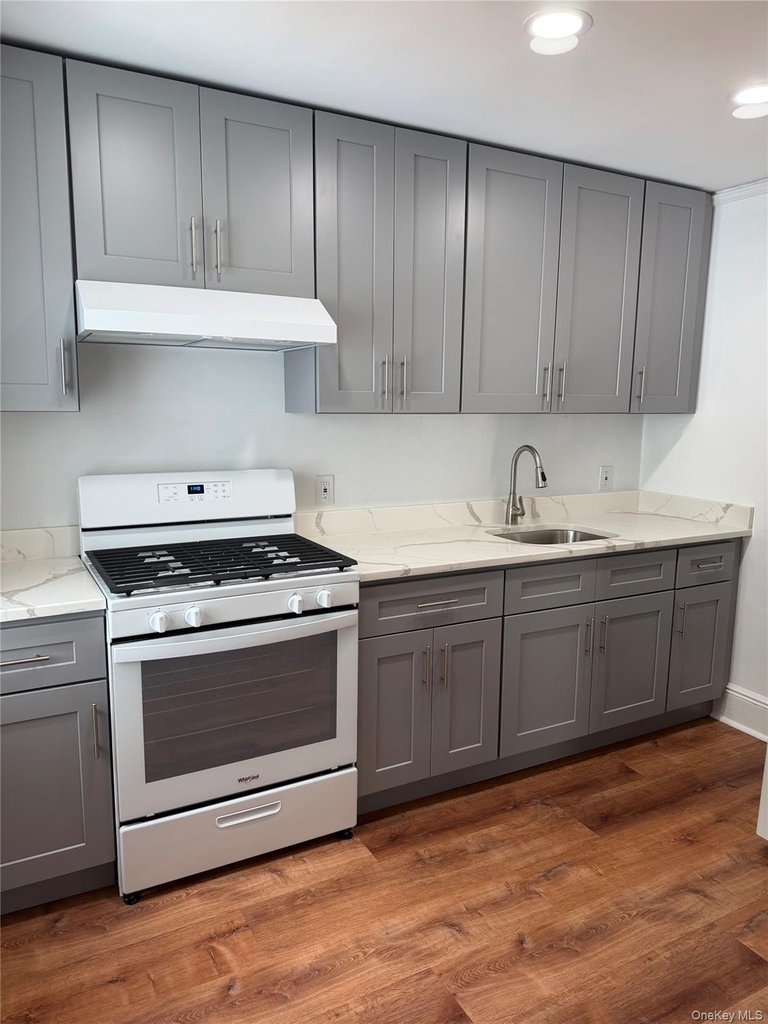 212 Orchard Street - Photo 2
