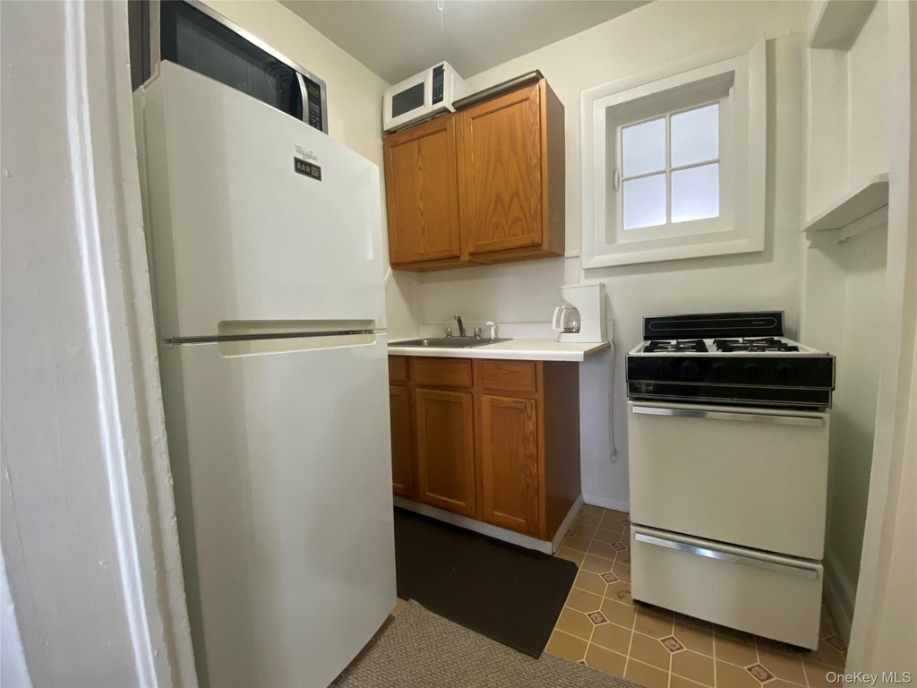 94 Sanfordville Road - Photo 4