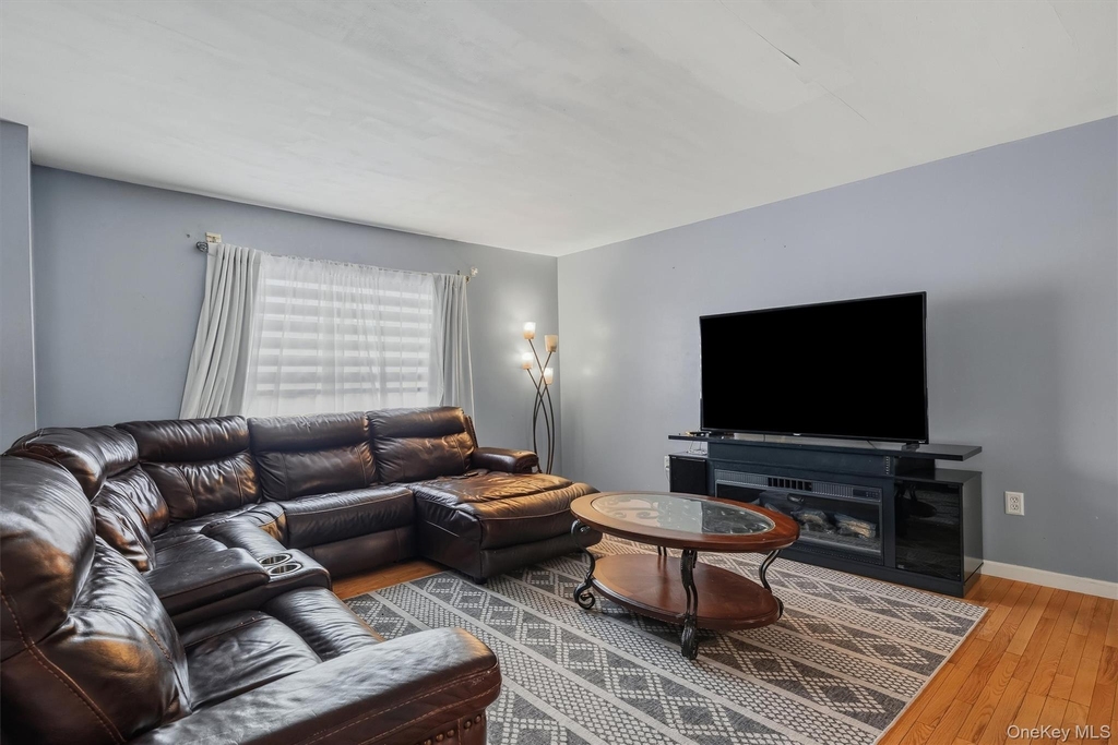 35 Helene Road - Photo 1