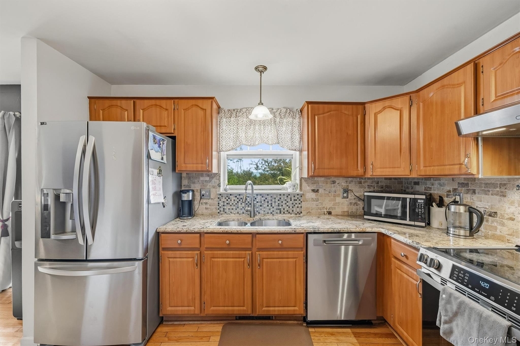35 Helene Road - Photo 8