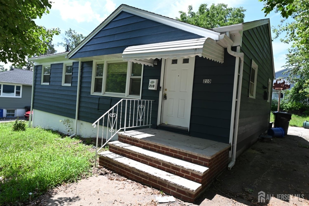 210 S 9th Avenue S - Photo 0