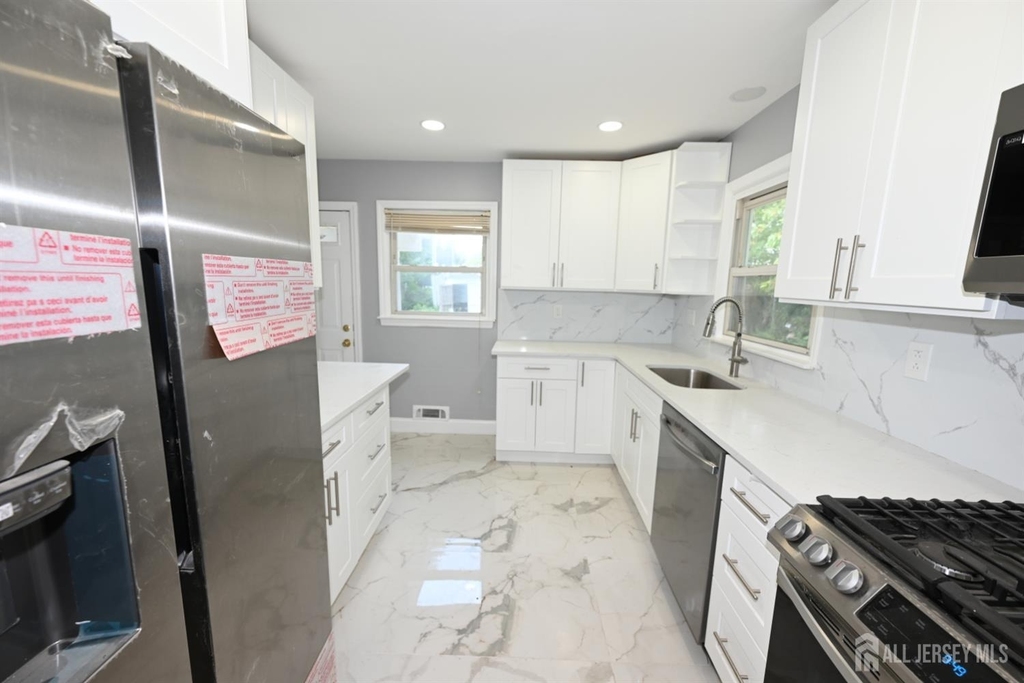 210 S 9th Avenue S - Photo 2