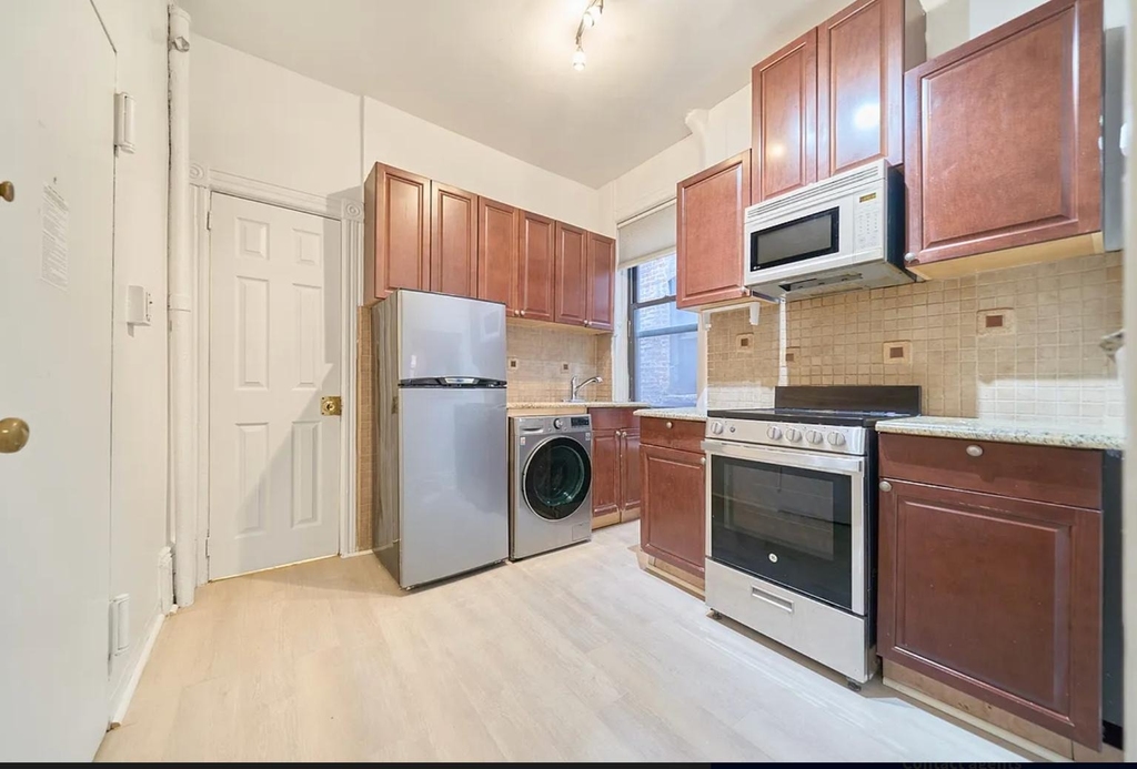 414 E 89th Street - Photo 4