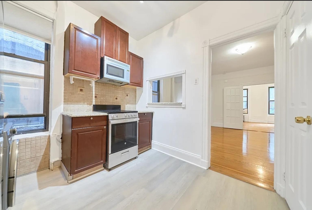414 E 89th Street - Photo 5