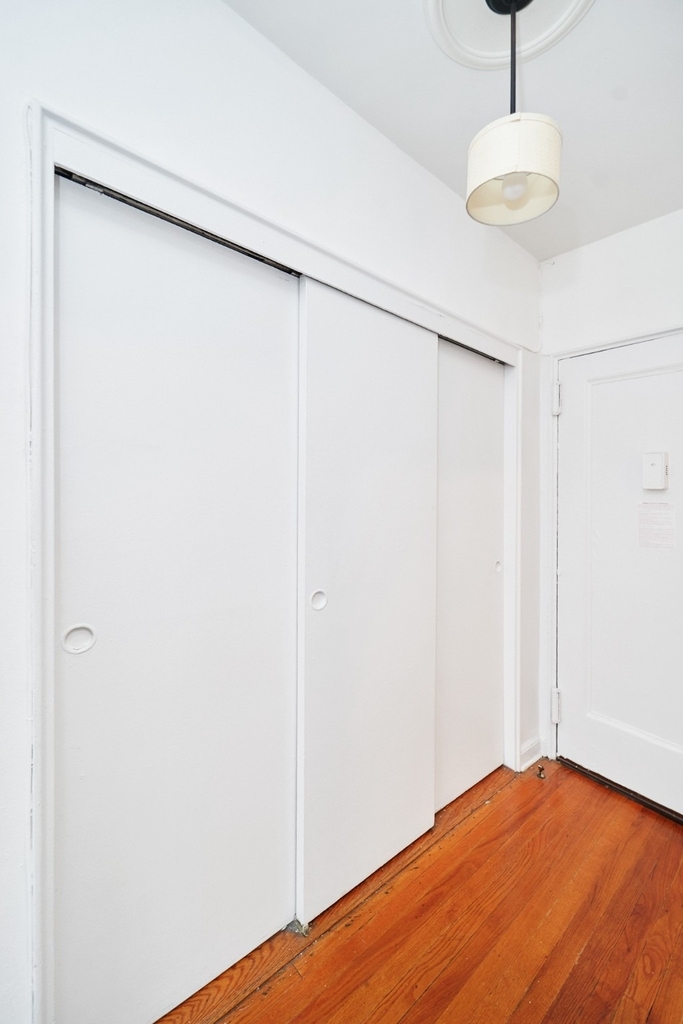 400 W 45th Street - Photo 4