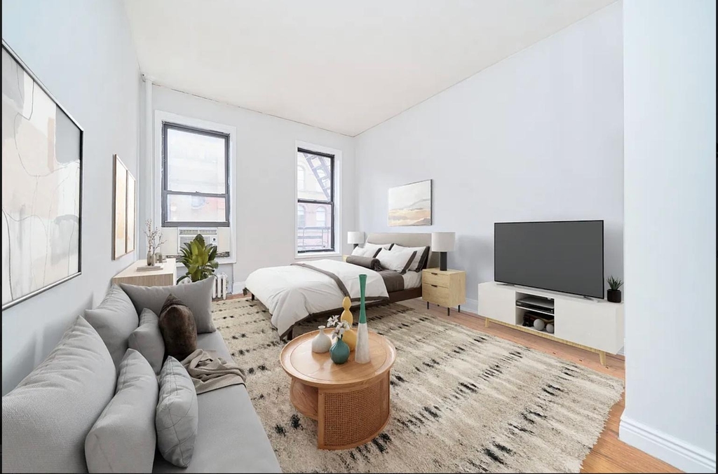 331 W 43rd Street - Photo 0
