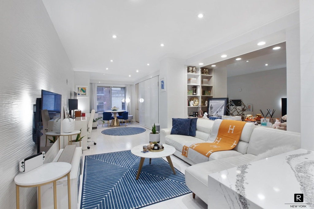 106 Central Park S - Photo 1
