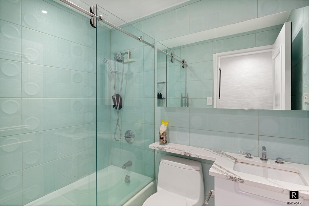 106 Central Park S - Photo 3