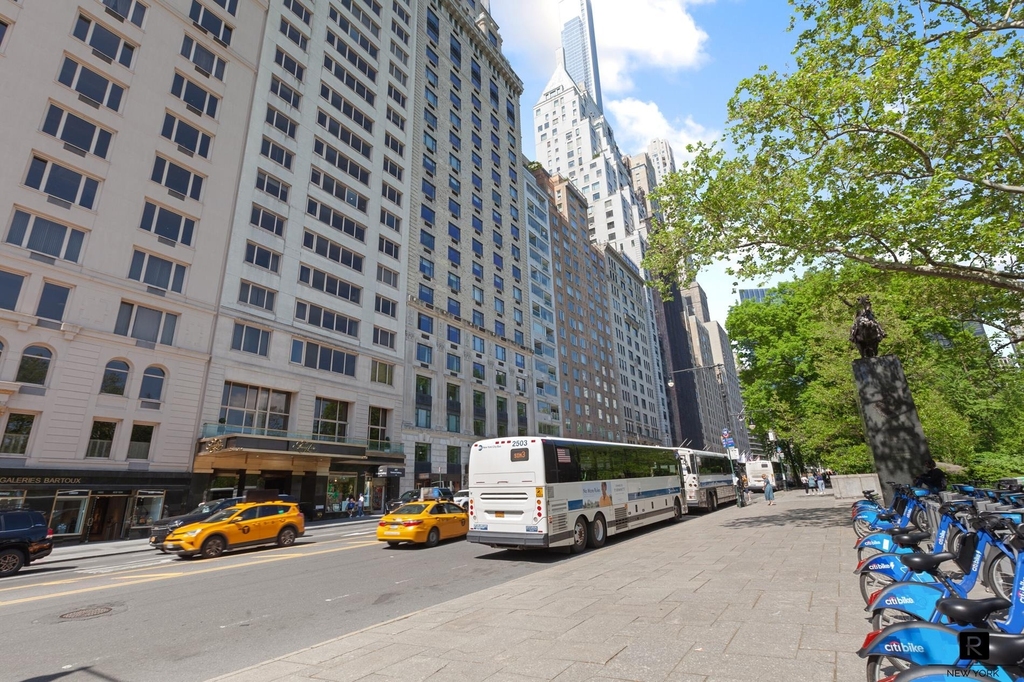 106 Central Park S - Photo 10