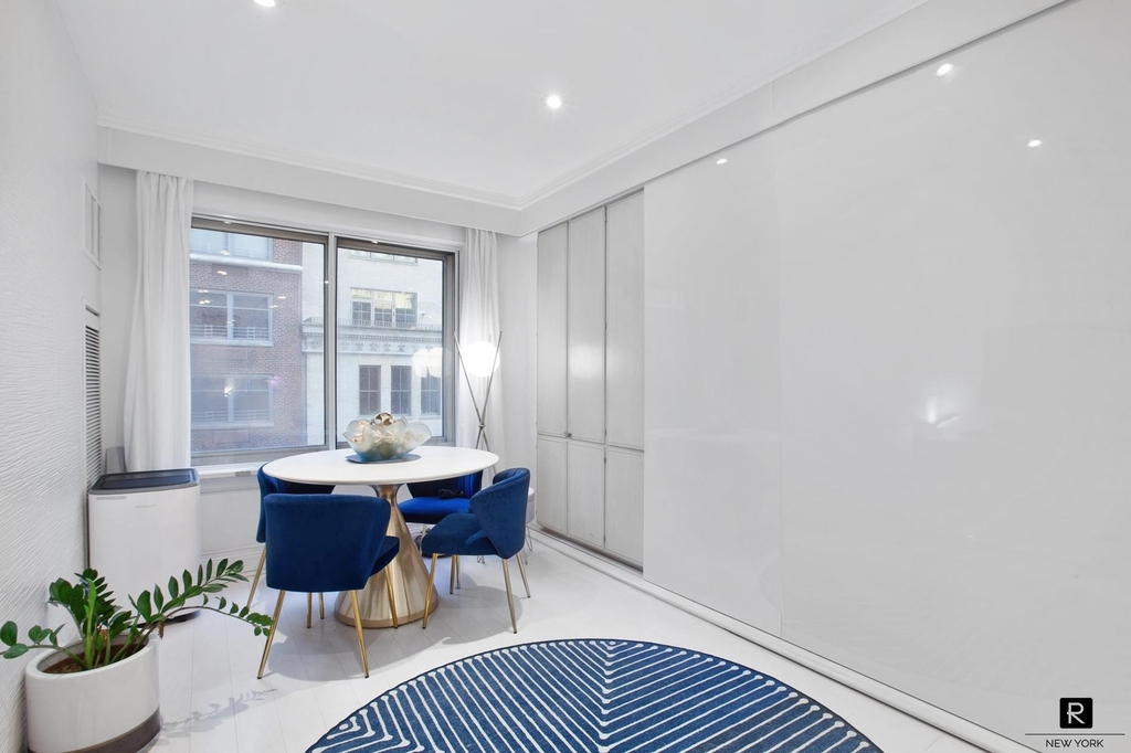 106 Central Park S - Photo 6