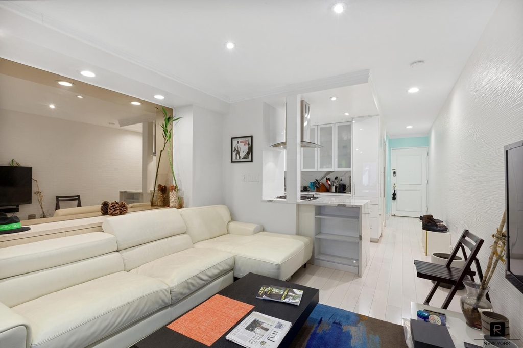 106 Central Park S - Photo 2