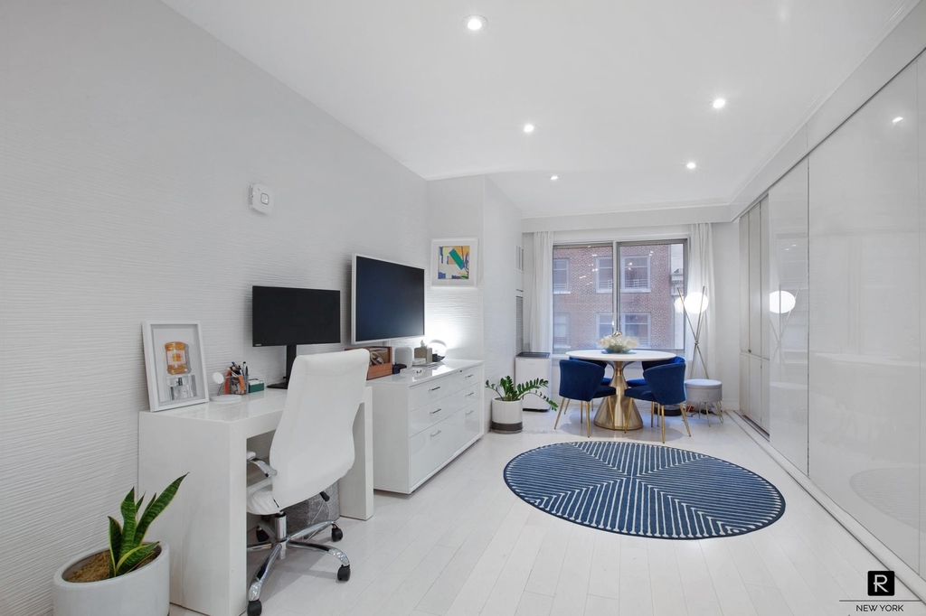 106 Central Park S - Photo 20