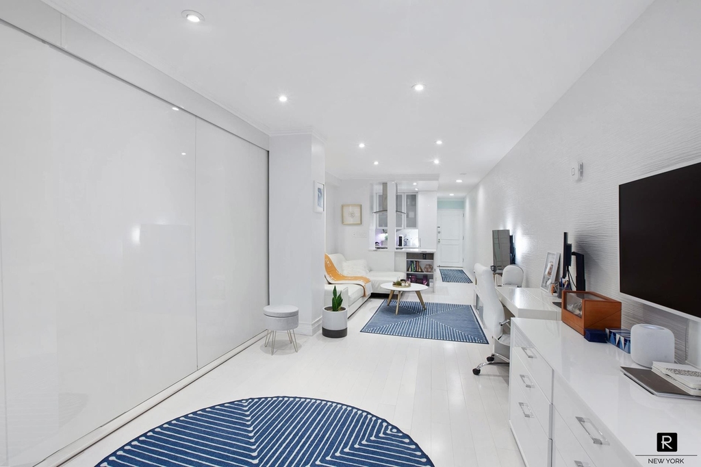 106 Central Park S - Photo 9