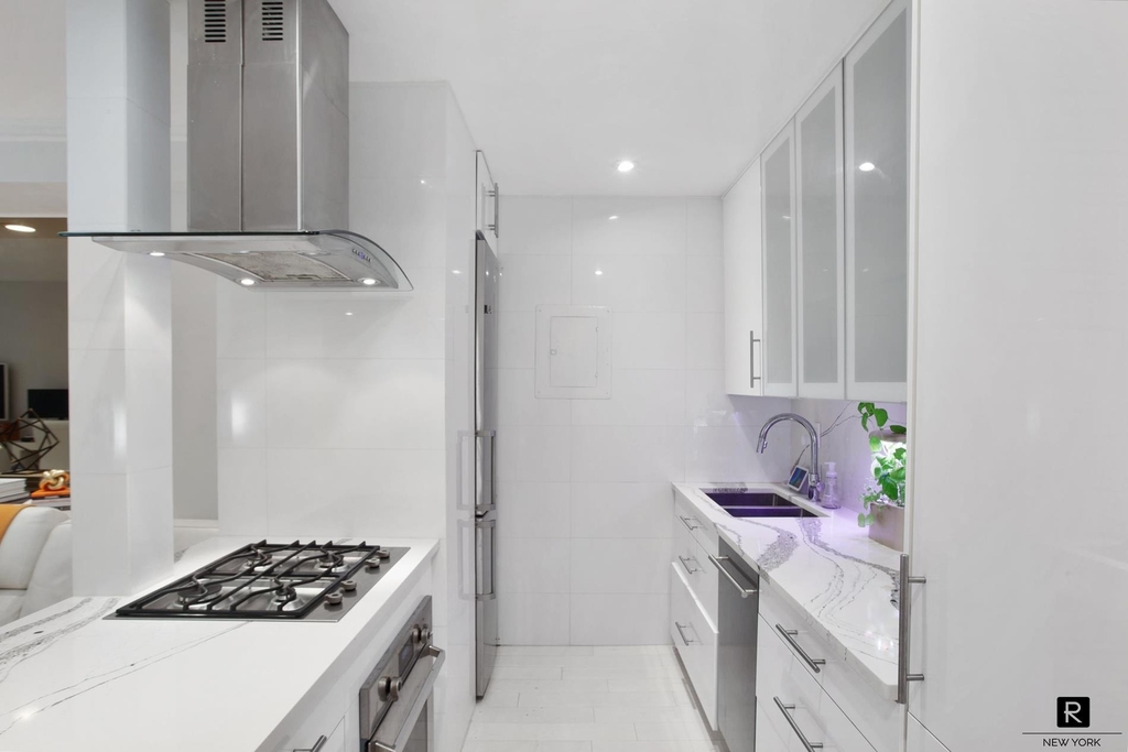 106 Central Park S - Photo 21