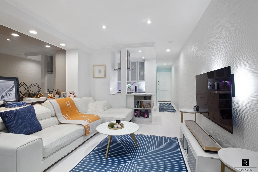 106 Central Park S - Photo 4