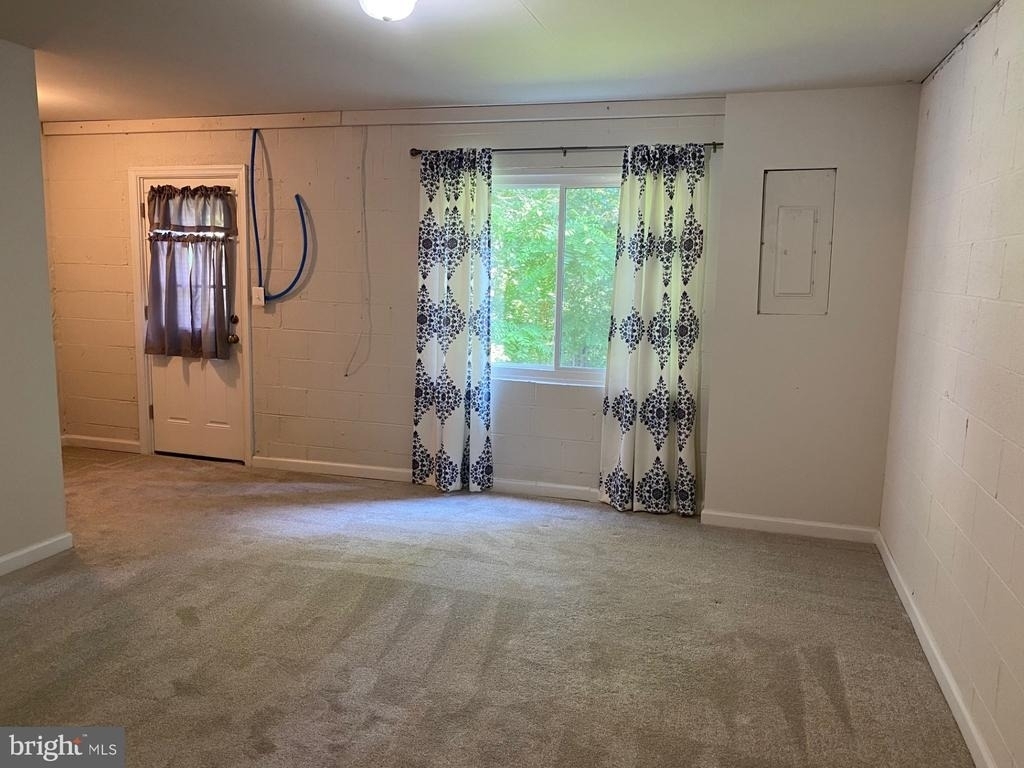 1210 Thomas Jefferson Place - Photo 10