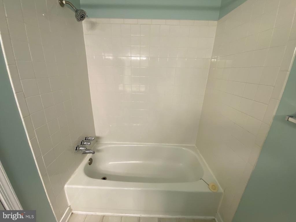 1210 Thomas Jefferson Place - Photo 7