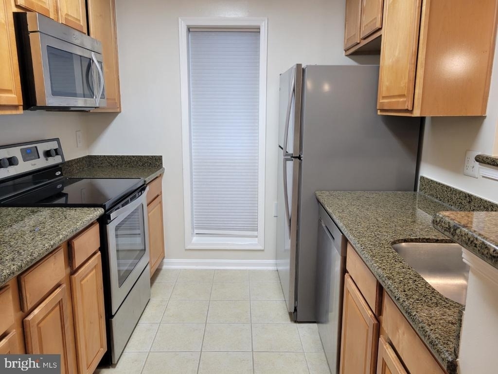 3178 Summit Square Drive - Photo 9
