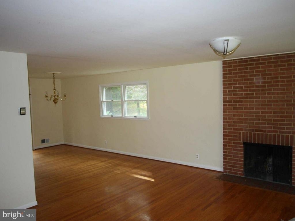 1103 Roberta Court - Photo 7