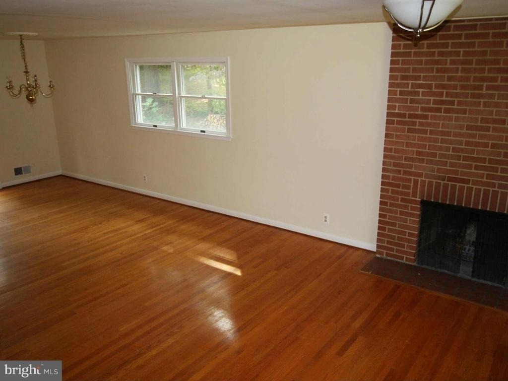 1103 Roberta Court - Photo 6