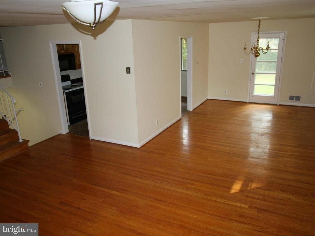 1103 Roberta Court - Photo 5