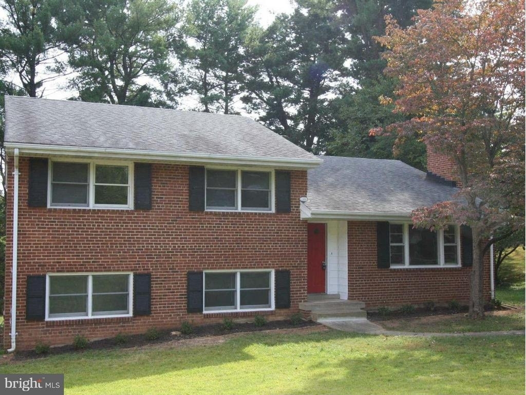 1103 Roberta Court - Photo 0