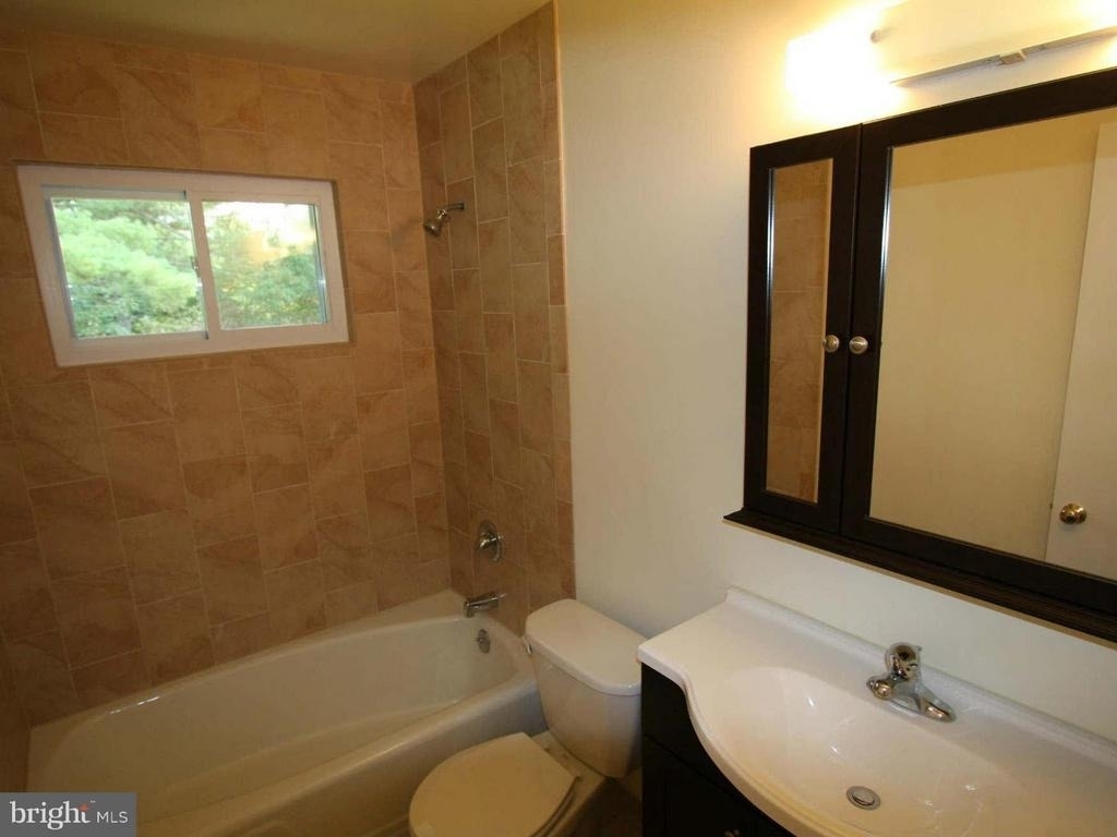 1103 Roberta Court - Photo 16