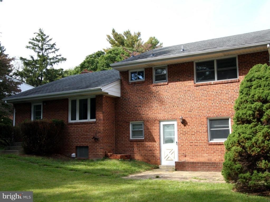 1103 Roberta Court - Photo 1