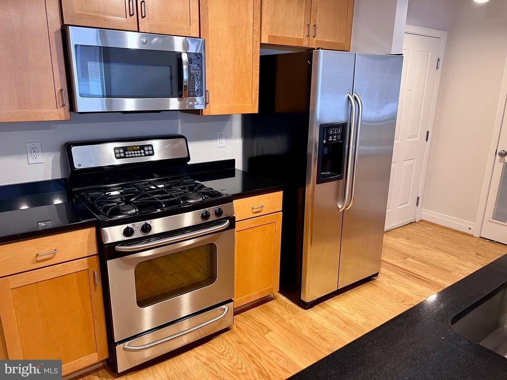 1205 N Garfield Street - Photo 4