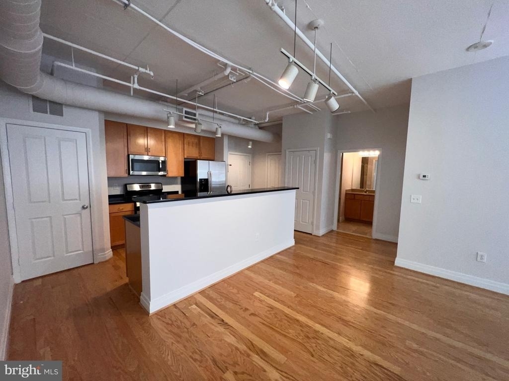 1205 N Garfield Street - Photo 2