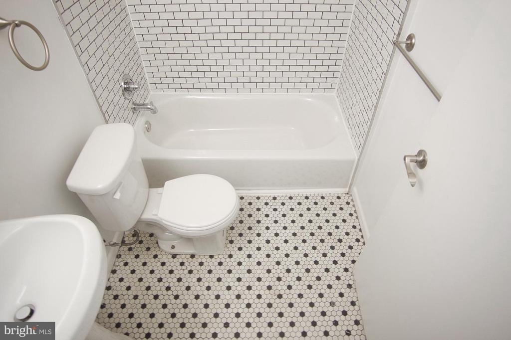 353-57 W Mount Airy Avenue - Photo 9