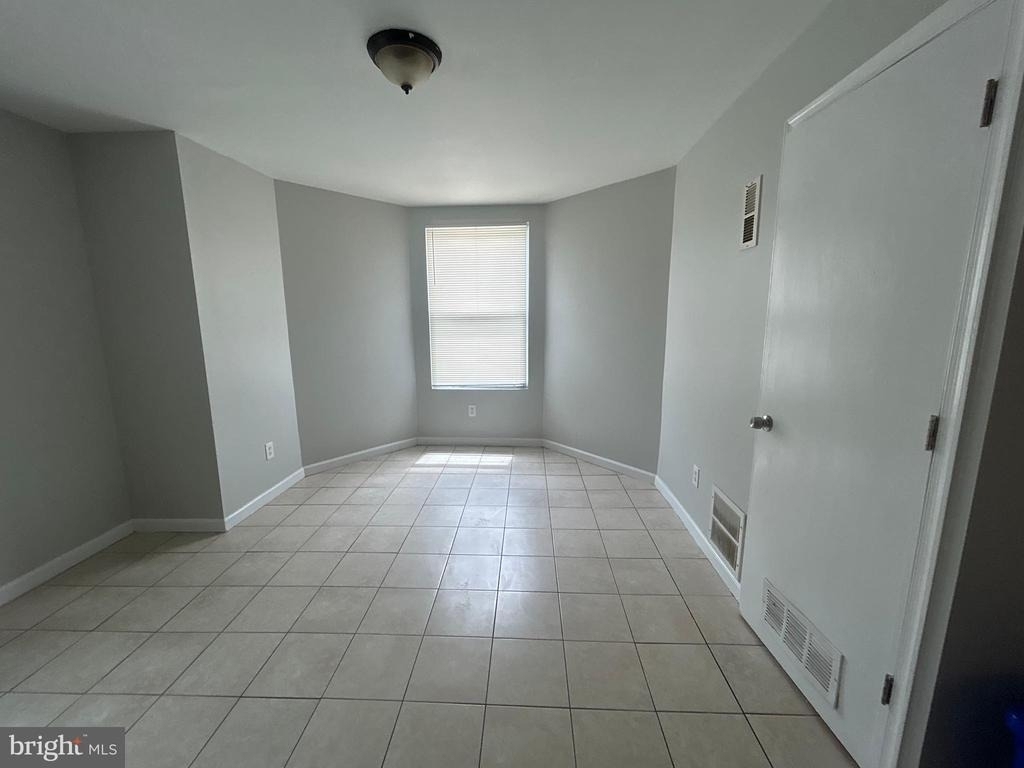 531 E Brinton Street - Photo 9