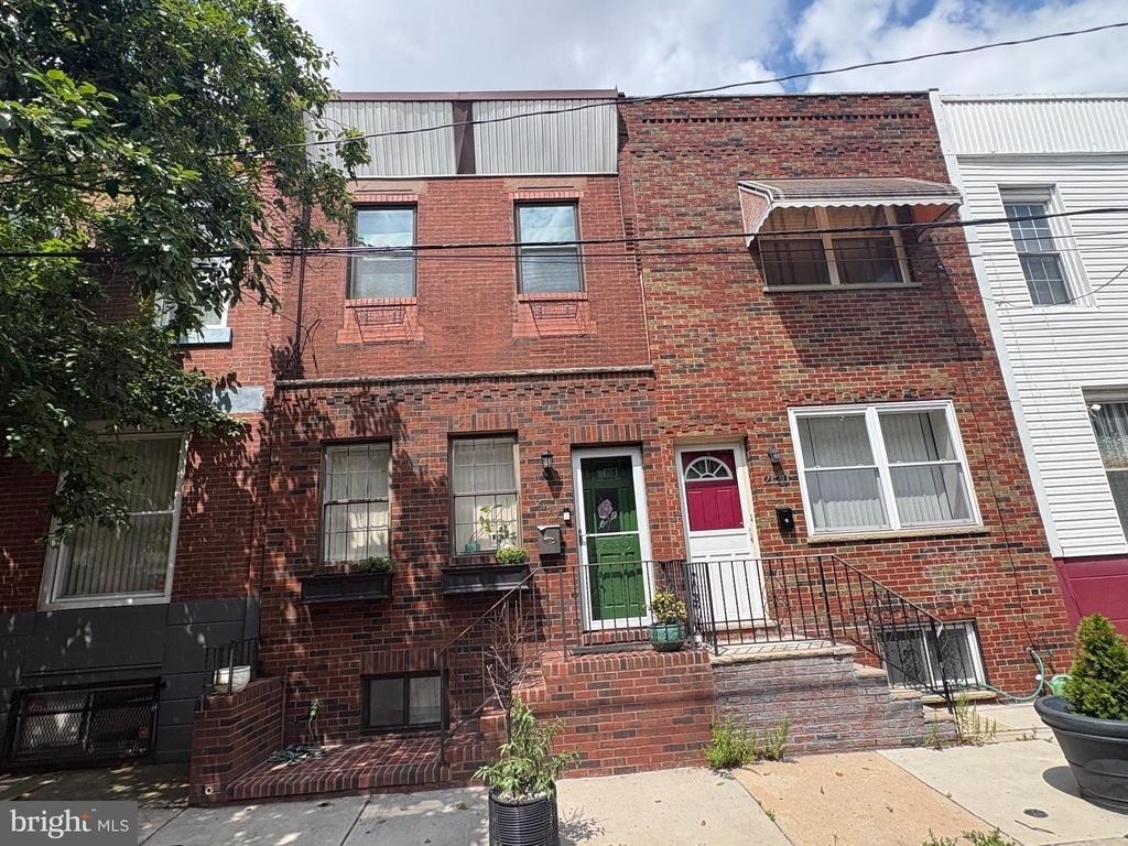 2122 S Hicks Street - Photo 0