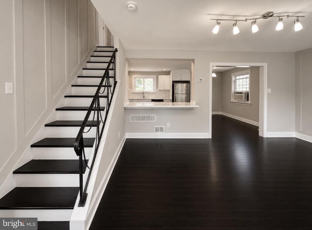 256 W Beidler Road - Photo 3