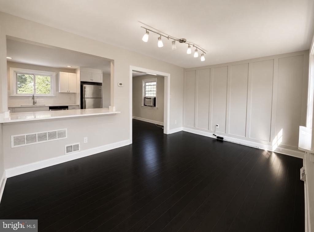256 W Beidler Road - Photo 4