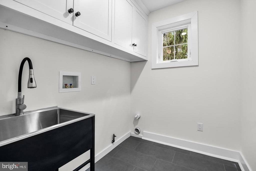 201 Centre Street - Photo 29