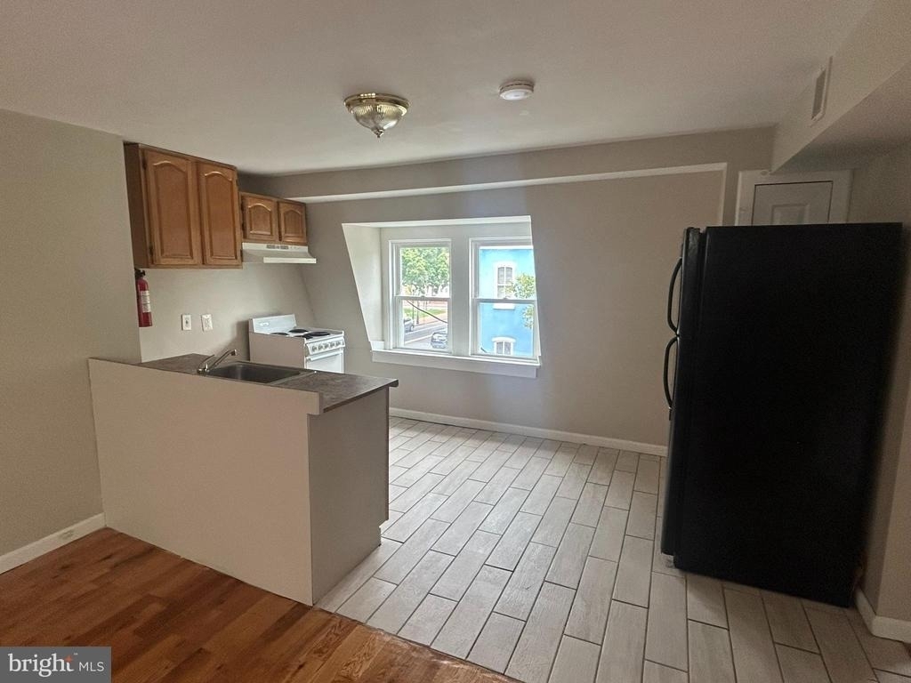 141 High Street - Photo 2