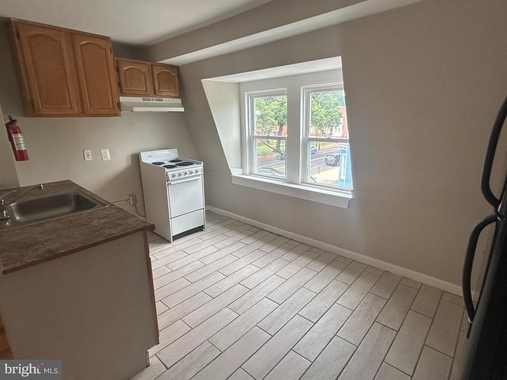 141 High Street - Photo 3