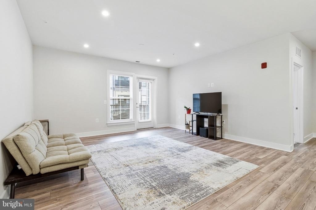 102 Saint Ives Place - Photo 7