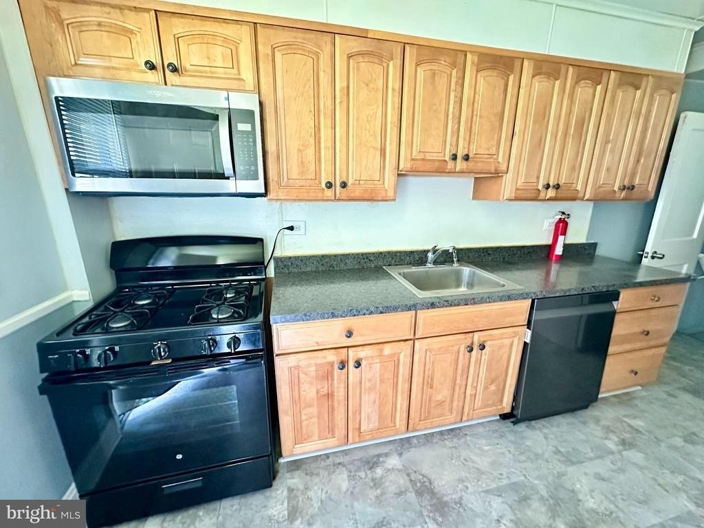 8318 Loch Raven Boulevard - Photo 11