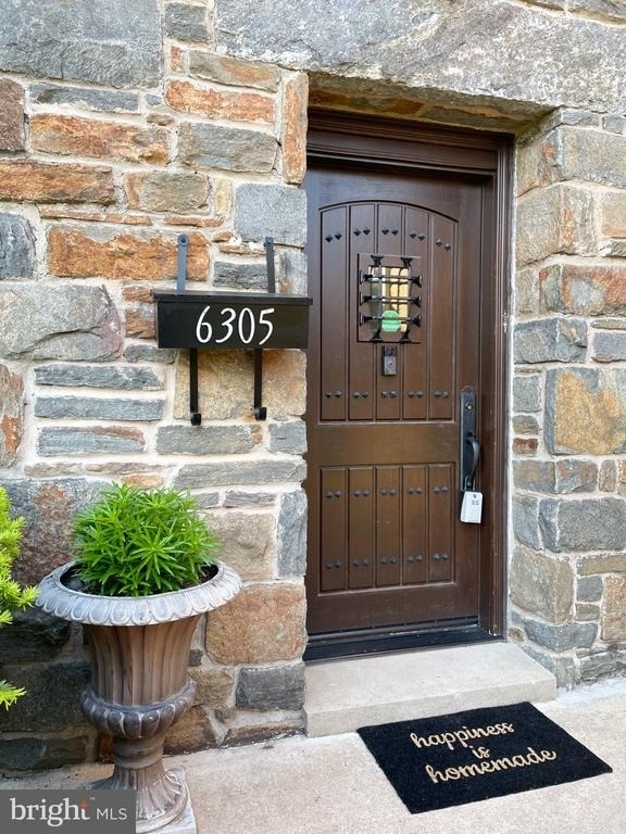 6305 E Fordham Drive - Photo 1