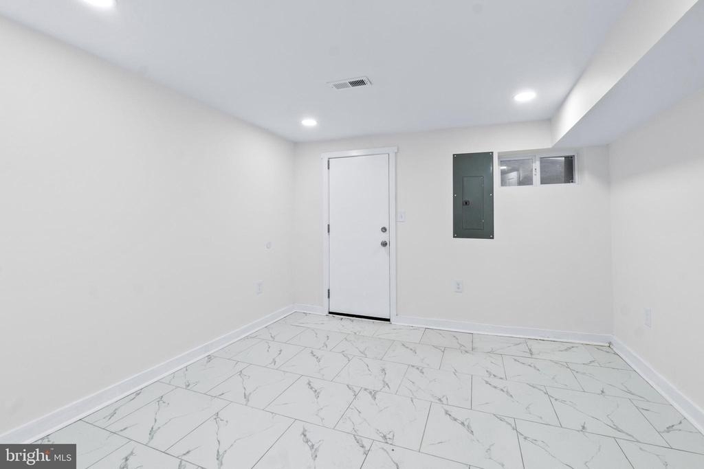 530 E 38th Street - Photo 30